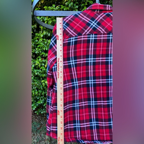 EUC BC Clothing Red and Black Plaid Button Down Jacket Shirt Size Medium - Picture 11 of 12